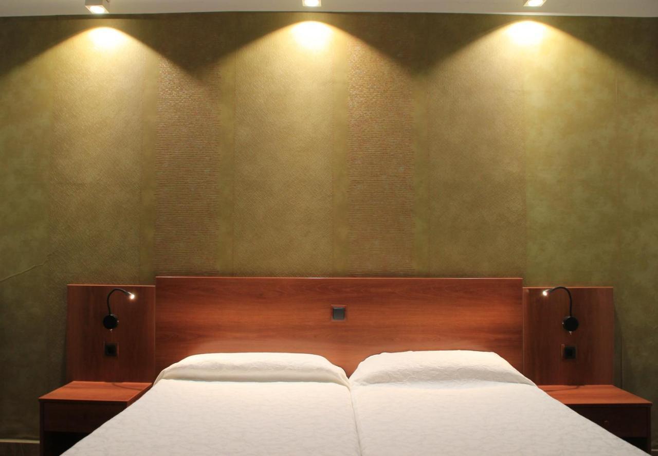 Doppelzimmer mit Balkon und Meerblick
